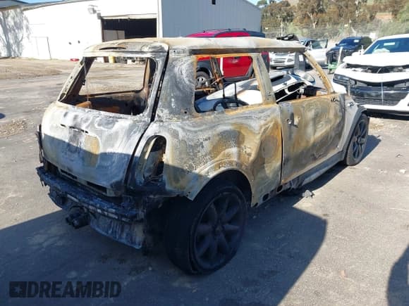 ✅ 2005 MINI Hardtop S • VIN: WMWRE33595TL14458 • Lot: 41824113. Listed on IAAI with Not provided. Free auction sales archive from the USA and detailed vehicle history report at DreamBid. Image 4.