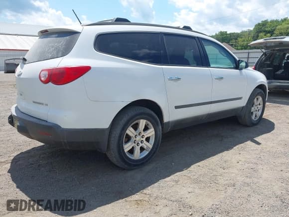 ✅ 2009 Chevrolet Traverse LS • VIN: 1GNEV13D49S163724 • Lot: 42705518. Wystawiony na IAAI z przebiegiem 240 549 mil. Bezpłatny archiwum sprzedaży aukcyjnych z USA i szczegółowy raport historii pojazdu na DreamBid. Zdjęcie 4.