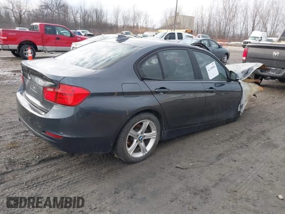 ✅ 2015 BMW 3 Series 328i xDrive • VIN: WBA3B3C51FF547314 • Lot: 41698904. Listed on IAAI with Not provided. Free auction sales archive from the USA and detailed vehicle history report at DreamBid. Image 4.