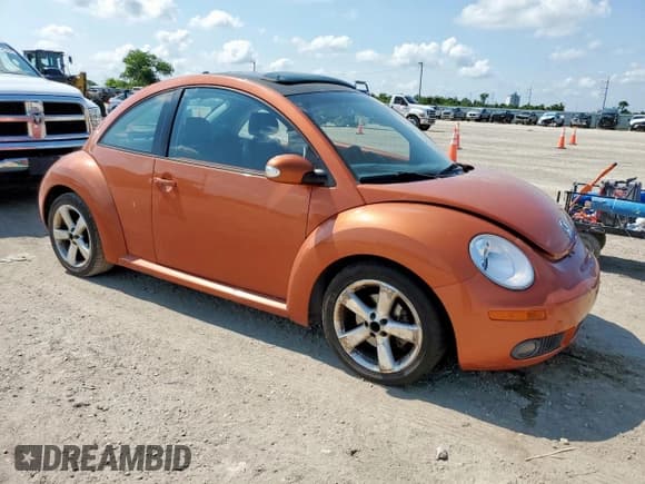 ✅ 2010 Volkswagen Beetle • VIN: 3VWRW3AGXAM036535 • Lot: 68038425. Wystawiony na Copart z przebiegiem 157 432 mil. Bezpłatny archiwum sprzedaży aukcyjnych z USA i szczegółowy raport historii pojazdu na DreamBid. Zdjęcie 4.