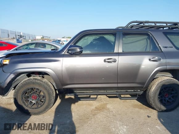 ✅ 2023 Toyota 4Runner TRD Pro • VIN: JTELU5JR4P6133715 • Lot: 43048097. Wystawiony na IAAI z przebiegiem 49 411 mil. Bezpłatny archiwum sprzedaży aukcyjnych z USA i szczegółowy raport historii pojazdu na DreamBid. Zdjęcie 14.