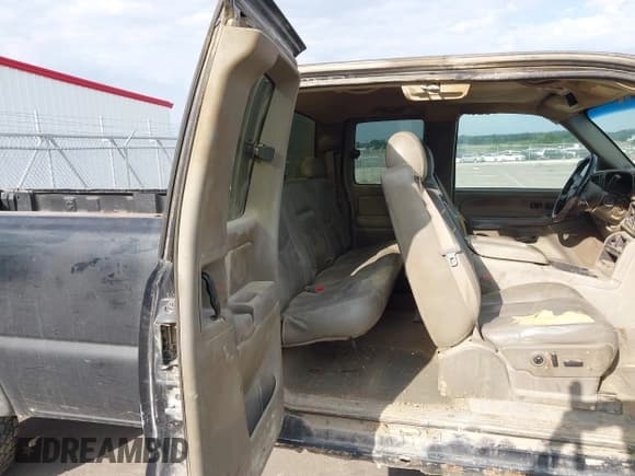 ✅ 2003 Chevrolet Silverado 2500HD LT • VIN: 1GCHK29133E152205 • Lot: 43109431. Wystawiony na IAAI z przebiegiem 267 461 mil. Bezpłatny archiwum sprzedaży aukcyjnych z USA i szczegółowy raport historii pojazdu na DreamBid. Zdjęcie 8.