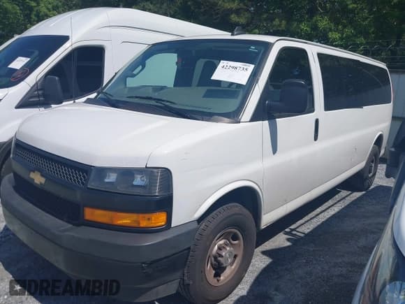 ✅ 2023 Chevrolet Express Passenger LS • VIN: 1GAZGNFP7P1133565 • Lot: 42298735. Wystawiony na IAAI z przebiegiem 132 269 mil. Bezpłatny archiwum sprzedaży aukcyjnych z USA i szczegółowy raport historii pojazdu na DreamBid. Zdjęcie 2.
