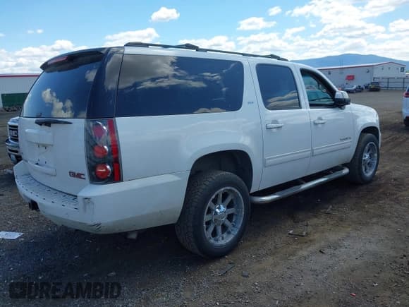 ✅ 2011 GMC Yukon XL • VIN: 1GKS2LE3XBR211183 • Lot: 42962222. Wystawiony na IAAI z przebiegiem 238 366 mil. Bezpłatny archiwum sprzedaży aukcyjnych z USA i szczegółowy raport historii pojazdu na DreamBid. Zdjęcie 4.