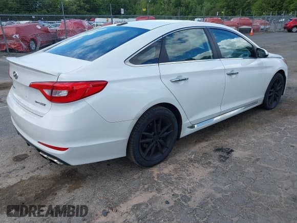 ✅ 2015 Hyundai Sonata Sport • VIN: 5NPE34AB5FH119713 • Lot: 43105633. Wystawiony na IAAI z przebiegiem 223 845 mil. Bezpłatny archiwum sprzedaży aukcyjnych z USA i szczegółowy raport historii pojazdu na DreamBid. Zdjęcie 4.