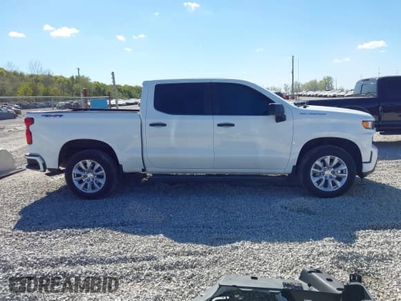 ✅ 2020 Chevrolet Silverado 1500 Custom • VIN: 1GCPYBEH4LZ110096 • Lot: 43433553. Wystawiony na IAAI z przebiegiem 129 363 mil. Bezpłatny archiwum sprzedaży aukcyjnych z USA i szczegółowy raport historii pojazdu na DreamBid. Zdjęcie 13.