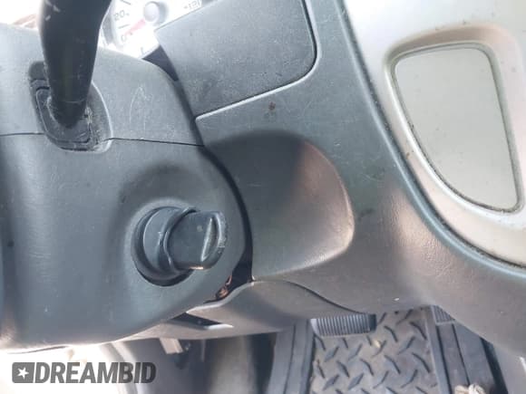 ✅ 2006 Ford Escape XLT • VIN: 1FMYU03196KC34657 • Lot: 42207202. Listed on IAAI with 235,799 mi. Free auction sales archive from the USA and detailed vehicle history report at DreamBid. Image 11.