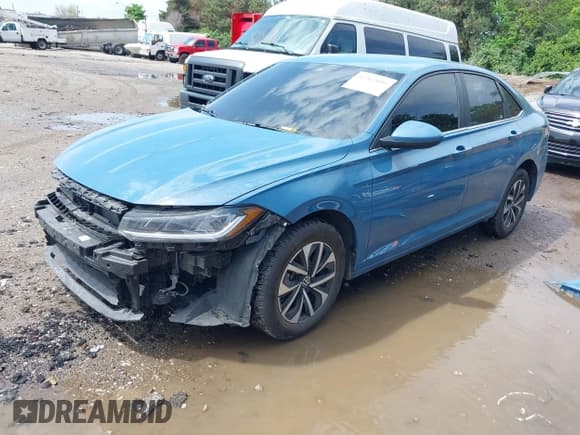 ✅ 2025 Volkswagen Jetta S • VIN: 3VW5X7BU4SM036684 • Lot: 42267035. Wystawiony na IAAI z przebiegiem 18 081 mil. Bezpłatny archiwum sprzedaży aukcyjnych z USA i szczegółowy raport historii pojazdu na DreamBid. Zdjęcie 2.