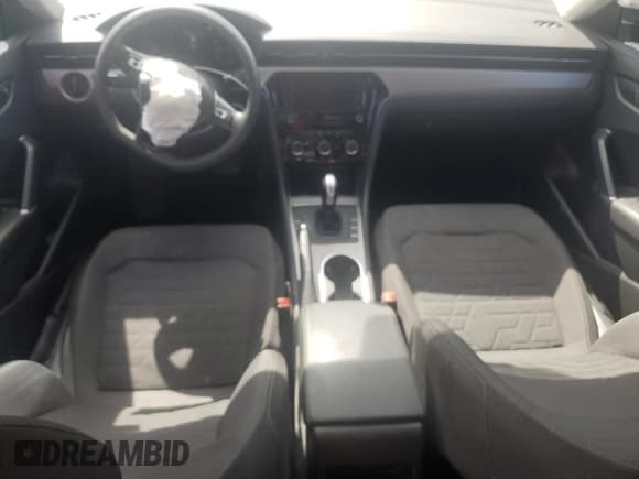 ✅ 2020 Volkswagen Passat S • VIN: 1VWAA7A38LC023321 • Лот: 71397365. Опубликован ранее на Copart с пробегом 124 414 миль. Бесплатный доступ к архиву аукционных продаж из США и подробный отчёт об истории автомобиля на DreamBid. Изображение 8.