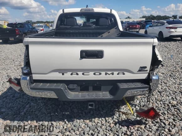 ✅ 2021 Toyota Tacoma SR5 • VIN: 5TFAZ5CN1MX103133 • Лот: 82651445. Опубликован ранее на Copart с пробегом 82 435 миль. Бесплатный доступ к архиву аукционных продаж из США и подробный отчёт об истории автомобиля на DreamBid. Изображение 6.