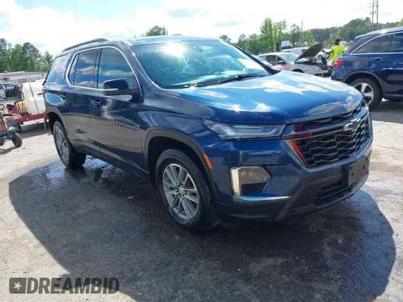 ✅ 2022 Chevrolet Traverse LT • VIN: 1GNERHKW7NJ192120 • Lot: 42169520. Wystawiony na IAAI z przebiegiem 83 034 mil. Bezpłatny archiwum sprzedaży aukcyjnych z USA i szczegółowy raport historii pojazdu na DreamBid. Zdjęcie 1.