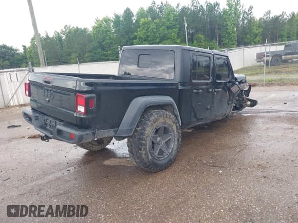 ✅ 2020 Jeep Gladiator Sport S • VIN: 1C6HJTAGXLL148924 • Lot: 42434589. Wystawiony na IAAI z przebiegiem 108 877 mil. Bezpłatny archiwum sprzedaży aukcyjnych z USA i szczegółowy raport historii pojazdu na DreamBid. Zdjęcie 4.