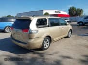✅ 2012 Toyota Sienna LE • VIN: 5TDKK3DC5CS228702 • Лот: 43922596. Опубликован ранее на IAAI с пробегом 187 141 миль. Бесплатный доступ к архиву аукционных продаж из США и подробный отчёт об истории автомобиля на DreamBid. Изображение 4.