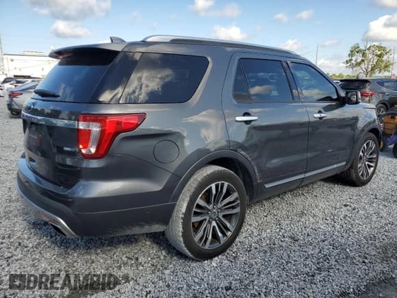 ✅ 2017 Ford Explorer Platinum • VIN: 1FM5K8HT9HGA01868 • Lot: 56565135. Wystawiony na Copart z przebiegiem 130 594 mil. Bezpłatny archiwum sprzedaży aukcyjnych z USA i szczegółowy raport historii pojazdu na DreamBid. Zdjęcie 3.