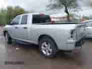 2018 Ram 1500 Tradesman z VIN 1C6RR6FG0JS280326, wystawiony jako IAAI lot #43422781 z przebiegiem 89 435 mil mil oraz . Historia ofert i sprzedaży dostępna na DreamBid. Obrazek 3.