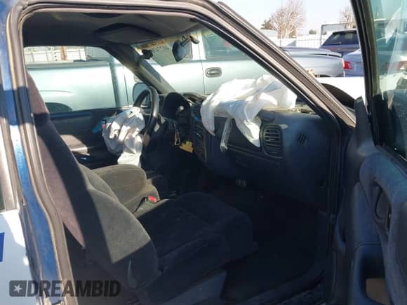 1999 Chevrolet S-10 LS Xtreme с VIN 1GCCS1941X8210122, выставлен на аукционе IAAI как лот 41274319 с пробегом Не указан миль и . История ставок и продаж доступна на DreamBid. Изображение 5.