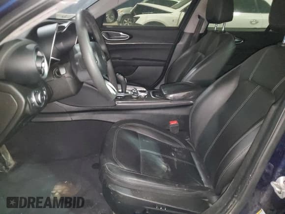 ✅ 2021 Alfa Romeo Giulia Ti • VIN: ZARFANBN3M7649517 • Lot: 87214494. Wystawiony na Copart z przebiegiem 46 567 mil. Bezpłatny archiwum sprzedaży aukcyjnych z USA i szczegółowy raport historii pojazdu na DreamBid. Zdjęcie 7.