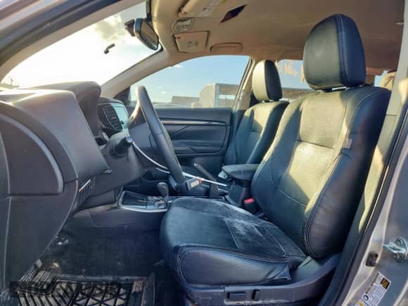 2018 Mitsubishi Outlander SE with VIN JA4AD3A31JZ010420, listed as a Copart auction lot 90084955 with 126,051 mi miles and Clean title. Bid and sale history available at DreamBid. Image 7.