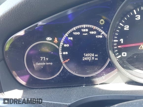 ✅ 2023 Porsche Cayenne • VIN: WP1AA2AY1PDA09888 • Lot: 41988571. Listed on IAAI with 14,924 mi. Free auction sales archive from the USA and detailed vehicle history report at DreamBid. Image 16.