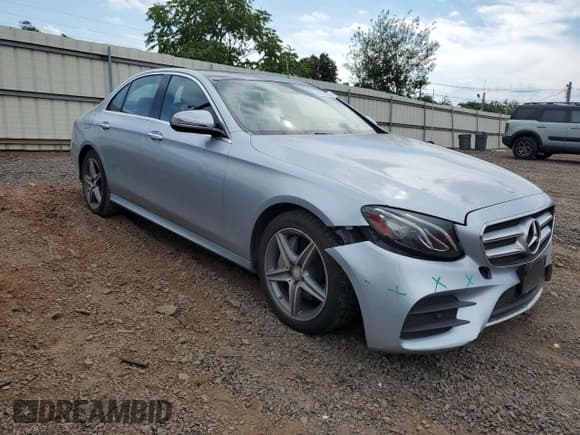 ✅ 2017 Mercedes-Benz E 300 Luxury • VIN: WDDZF4KB5HA201660 • Lot: 68155625. Listed on Copart with 91,800 mi. Free auction sales archive from the USA and detailed vehicle history report at DreamBid. Image 4.