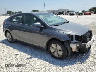 ✅ 2017 Hyundai Ioniq Blue • VIN: KMHC65LC0HU057409 • Lot: 66990154. Wystawiony na Copart z przebiegiem 56 501 mil. Bezpłatny archiwum sprzedaży aukcyjnych z USA i szczegółowy raport historii pojazdu na DreamBid. Zdjęcie 4.