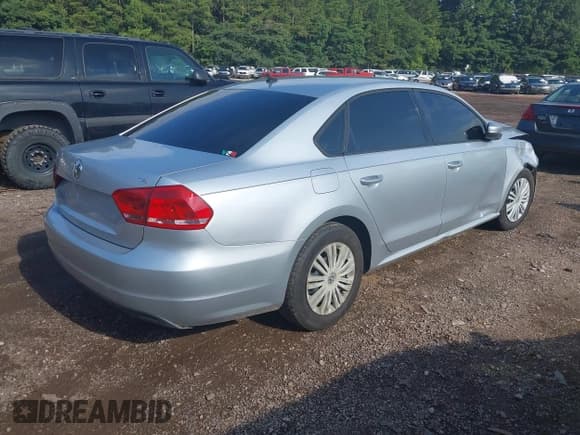 ✅ 2015 Volkswagen Passat S • VIN: 1VWAS7A33FC049150 • Lot: 42641203. Listed on IAAI with 146,030 mi. Free auction sales archive from the USA and detailed vehicle history report at DreamBid. Image 4.