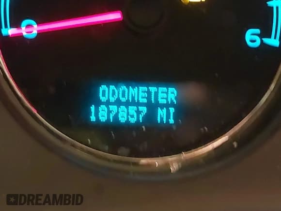 ✅ 2007 Chevrolet Suburban Commercial • VIN: 3GNGK26K97G294704 • Lot: 41884158. Wystawiony na IAAI z przebiegiem 187 857 mil. Bezpłatny archiwum sprzedaży aukcyjnych z USA i szczegółowy raport historii pojazdu na DreamBid. Zdjęcie 15.