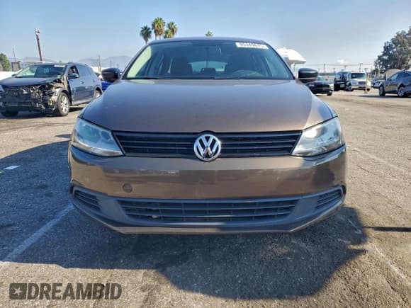 ✅ 2014 Volkswagen Jetta S • VIN: 3VW2K7AJ1EM333148 • Lot: 95349675. Listed on Copart with 124,116 mi. Free auction sales archive from the USA and detailed vehicle history report at DreamBid. Image 5.