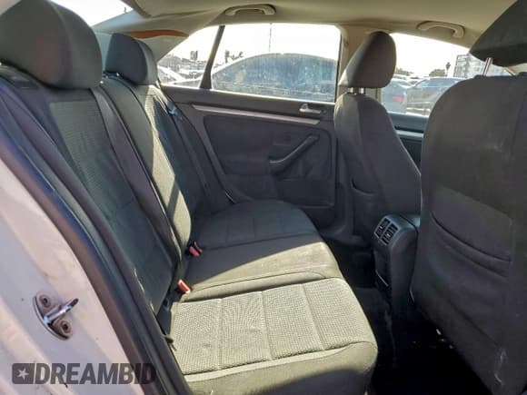 ✅ 2010 Volkswagen Jetta S • VIN: 3VWJZ7AJ2AM041283 • Лот: 94078695. Опубликован ранее на Copart с пробегом 169 764 миль. Бесплатный доступ к архиву аукционных продаж из США и подробный отчёт об истории автомобиля на DreamBid. Изображение 10.