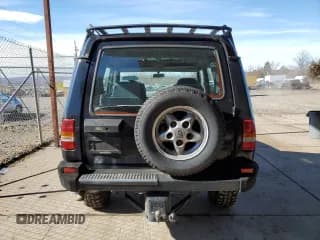 ✅ 1993 Land Rover Defender • VIN: SALLJGMF3LA075660 • Лот: 67360884. Опубликован ранее на Copart с пробегом 198 872 миль. Бесплатный доступ к архиву аукционных продаж из США и подробный отчёт об истории автомобиля на DreamBid. Изображение 6.