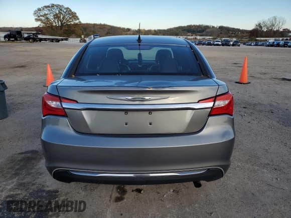 ✅ 2012 Chrysler 200 Limited • VIN: 1C3CCBCBXCN230038 • Лот: 90822825. Опубликован ранее на Copart с пробегом 152 692 миль. Бесплатный доступ к архиву аукционных продаж из США и подробный отчёт об истории автомобиля на DreamBid. Изображение 6.