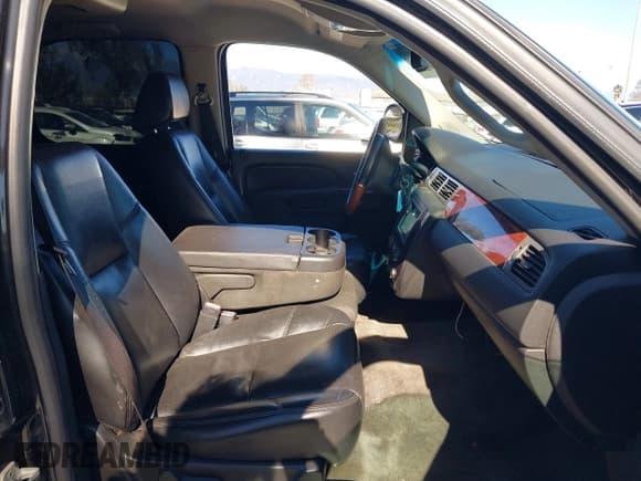 ✅ 2010 GMC Yukon • VIN: 1GKMCAE32AR174221 • Lot: 41279755. Listed on IAAI with 207,755 mi. Free auction sales archive from the USA and detailed vehicle history report at DreamBid. Image 5.