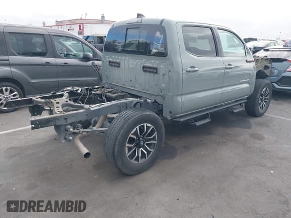 ✅ 2022 Toyota Tacoma SR5 • VIN: 3TMAZ5CN0NM182981 • Lot: 42836104. Wystawiony na IAAI z przebiegiem 49 782 mil. Bezpłatny archiwum sprzedaży aukcyjnych z USA i szczegółowy raport historii pojazdu na DreamBid. Zdjęcie 4.