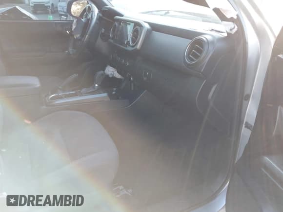 ✅ 2017 Toyota Tacoma SR5 • VIN: 3TMAZ5CN3HM026356 • Lot: 43379818. Wystawiony na IAAI z przebiegiem 112 031 mil. Bezpłatny archiwum sprzedaży aukcyjnych z USA i szczegółowy raport historii pojazdu na DreamBid. Zdjęcie 5.