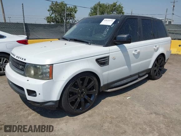 ✅ 2011 Land Rover Range Rover Sport HSE • VIN: SALSF2D49BA282662 • Lot: 42633272. Listed on IAAI with 157,581 mi. Free auction sales archive from the USA and detailed vehicle history report at DreamBid. Image 2.