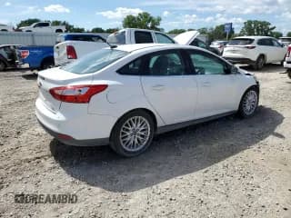 ✅ 2012 Ford Focus SEL • VIN: 1FAHP3H26CL393467 • Lot: 62902365. Wystawiony na Copart z przebiegiem 114 433 mil. Bezpłatny archiwum sprzedaży aukcyjnych z USA i szczegółowy raport historii pojazdu na DreamBid. Zdjęcie 3.