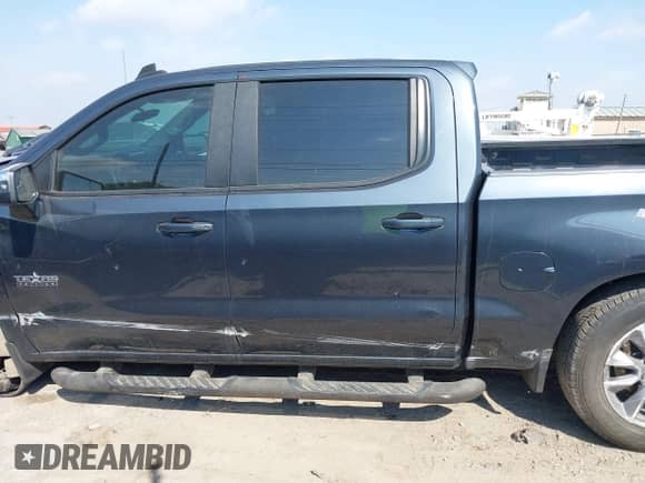 2022 Chevrolet Silverado 1500 LT z VIN 1GCPWCED8NZ104295, wystawiony jako IAAI lot #42053778 z przebiegiem 65 737 mil mil oraz . Historia ofert i sprzedaży dostępna na DreamBid. Obrazek 14.