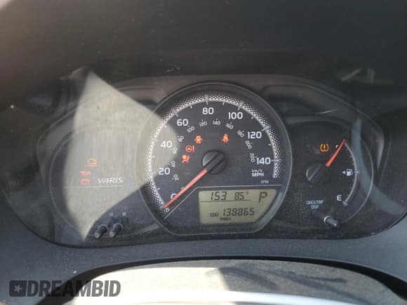 ✅ 2015 Toyota Yaris L • VIN: VNKJTUD32FA015598 • Lot: 60358695. Wystawiony na Copart z przebiegiem 138 865 mil. Bezpłatny archiwum sprzedaży aukcyjnych z USA i szczegółowy raport historii pojazdu na DreamBid. Zdjęcie 9.