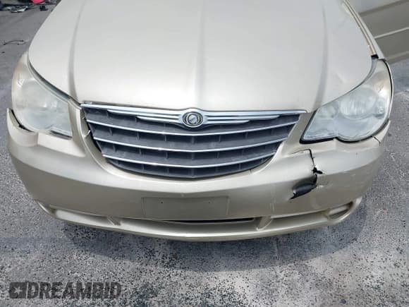 ✅ 2010 Chrysler Sebring Touring • VIN: 1C3BC5ED3AN187624 • Лот: 42359589. Опубликован ранее на IAAI с пробегом 73 714 миль. Бесплатный доступ к архиву аукционных продаж из США и подробный отчёт об истории автомобиля на DreamBid. Изображение 6.