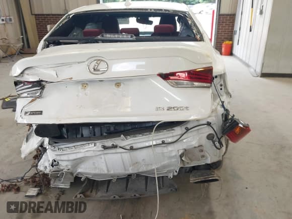 ✅ 2017 Lexus IS 200t • VIN: JTHBA1D26H5049840 • Lot: 42582591. Wystawiony na IAAI z przebiegiem 93 783 mil. Bezpłatny archiwum sprzedaży aukcyjnych z USA i szczegółowy raport historii pojazdu na DreamBid. Zdjęcie 15.