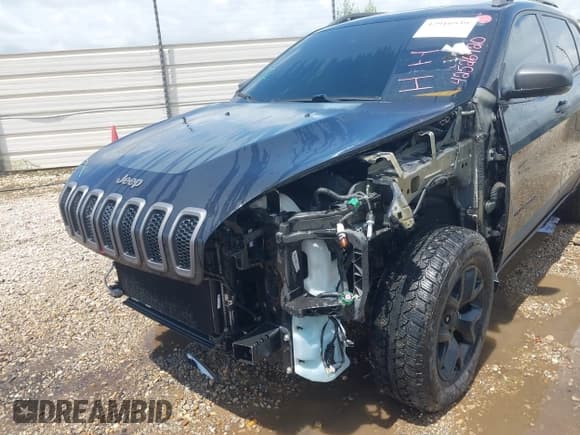 ✅ 2016 Jeep Cherokee Trailhawk • VIN: 1C4PJMBS4GW243691 • Lot: 42916939. Wystawiony na IAAI z przebiegiem 137 473 mil. Bezpłatny archiwum sprzedaży aukcyjnych z USA i szczegółowy raport historii pojazdu na DreamBid. Zdjęcie 6.