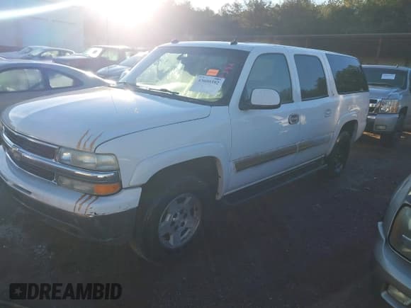 ✅ 2005 Chevrolet Suburban LT • VIN: 3GNEC16Z15G141971 • Lot: 43600392. Wystawiony na IAAI z przebiegiem 222 768 mil. Bezpłatny archiwum sprzedaży aukcyjnych z USA i szczegółowy raport historii pojazdu na DreamBid. Zdjęcie 2.