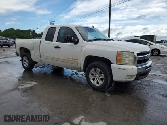 2011 Chevrolet Silverado 1500 LT z VIN 1GCRCSEA4BZ403876, wystawiony jako Copart lot #56287935 z przebiegiem 331 859 mil mil oraz Szkoda całkowita • Salvage title. Historia ofert i sprzedaży dostępna na DreamBid. Obrazek 4.