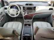 ✅ 2013 Toyota Sienna XLE • VIN: 5TDYK3DC4DS359888 • Lot: 89813685. Listed on Copart with 259,446 mi. Free auction sales archive from the USA and detailed vehicle history report at DreamBid. Image 8.