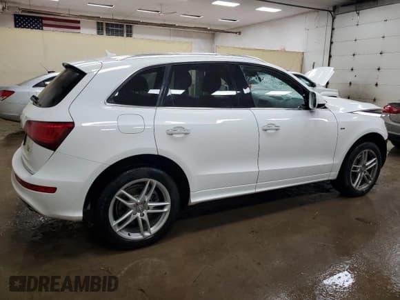 ✅ 2015 Audi Q5 Premium Plus • VIN: WA1DGAFP3FA116524 • Lot: 92847625. Wystawiony na Copart z przebiegiem 70 242 mil. Bezpłatny archiwum sprzedaży aukcyjnych z USA i szczegółowy raport historii pojazdu na DreamBid. Zdjęcie 3.