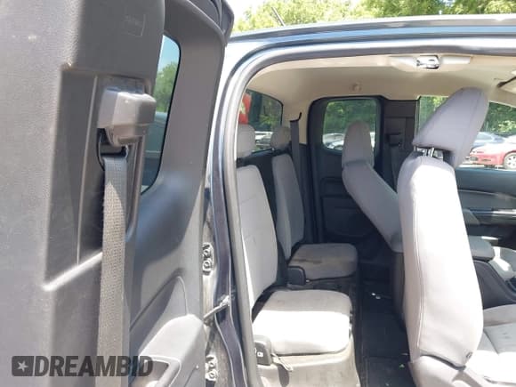 ✅ 2019 Chevrolet Colorado 2WD Work Truck • VIN: 1GCHSBEA5K1134798 • Lot: 42576762. Wystawiony na IAAI z przebiegiem 72 611 mil. Bezpłatny archiwum sprzedaży aukcyjnych z USA i szczegółowy raport historii pojazdu na DreamBid. Zdjęcie 8.