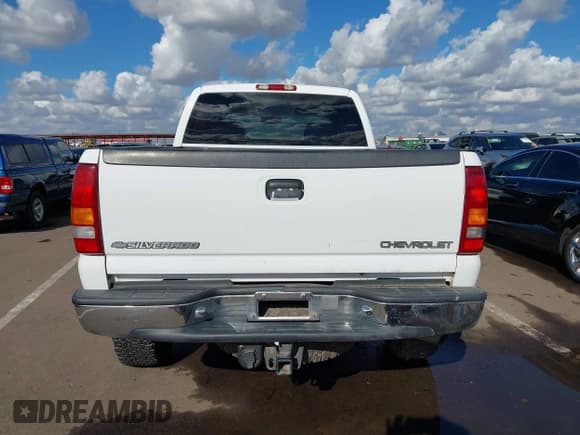 ✅ 2001 Chevrolet Silverado 2500HD LS • VIN: 1GCHK29G11E271582 • Lot: 43714987. Wystawiony na IAAI z przebiegiem 211 836 mil. Bezpłatny archiwum sprzedaży aukcyjnych z USA i szczegółowy raport historii pojazdu na DreamBid. Zdjęcie 17.