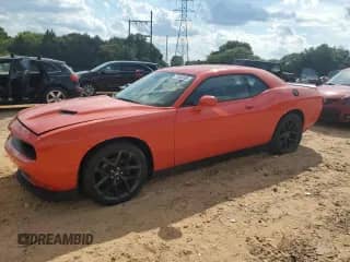 2020 Dodge Challenger SXT z VIN 2C3CDZAG4LH196644, wystawiony jako Copart lot #71630285 z przebiegiem 69 623 mil mil oraz Szkoda całkowita • Salvage title. Historia ofert i sprzedaży dostępna na DreamBid. Obrazek 1.