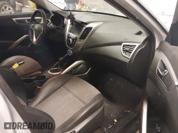 ✅ 2015 Hyundai Veloster RE:FLEX • VIN: KMHTC6AD4FU230324 • Lot: 41292154. Wystawiony na IAAI z przebiegiem 99 147 mil. Bezpłatny archiwum sprzedaży aukcyjnych z USA i szczegółowy raport historii pojazdu na DreamBid. Zdjęcie 5.