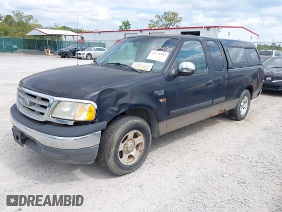 ✅ 2002 Ford F-150 XL • VIN: 1FTRX17232KA57767 • Lot: 43174389. Wystawiony na IAAI z przebiegiem 166 273 mil. Bezpłatny archiwum sprzedaży aukcyjnych z USA i szczegółowy raport historii pojazdu na DreamBid. Zdjęcie 2.